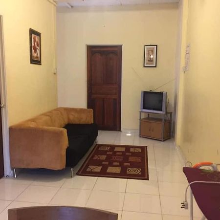 Trisya Homestay Kuala Terengganu Bagian luar foto