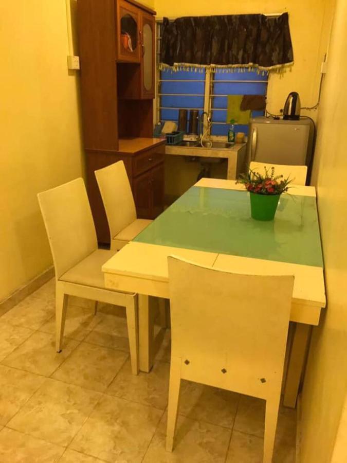 Trisya Homestay Kuala Terengganu Bagian luar foto